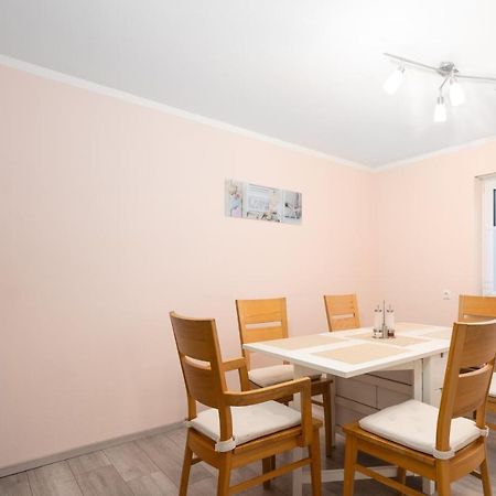 Familienfreundliche 3-Zimmer-Ferienwohnung Saal Exterior foto