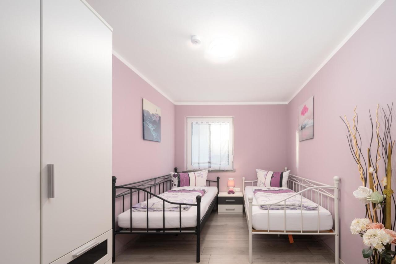 Familienfreundliche 3-Zimmer-Ferienwohnung Saal Exterior foto